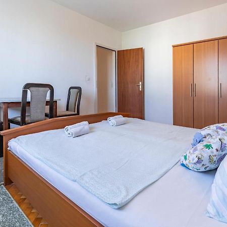 Awesome Apartment In Medulin With Kitchen Ngoại thất bức ảnh