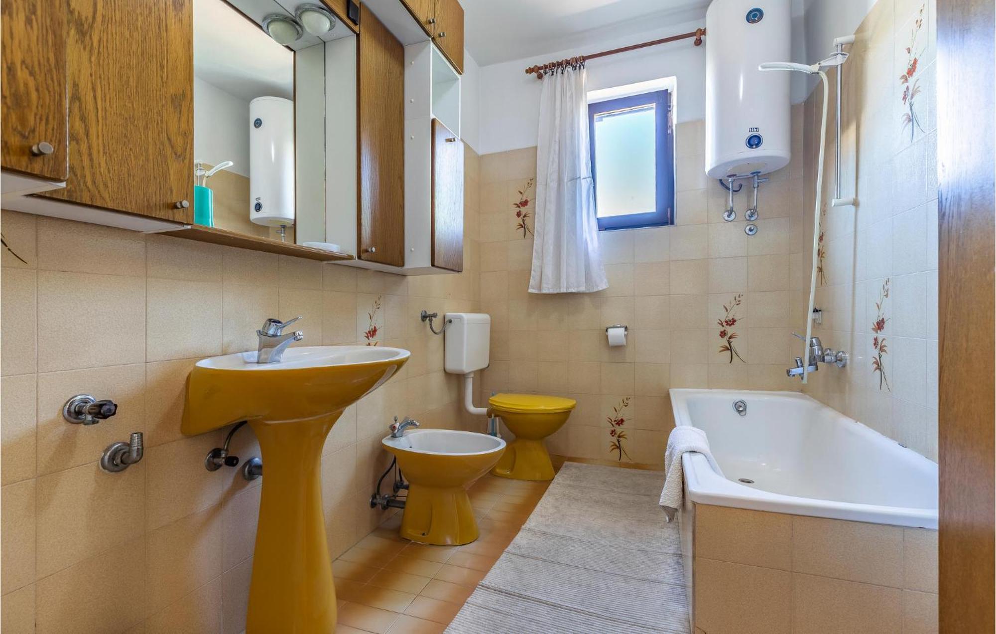 Awesome Apartment In Medulin With Kitchen Ngoại thất bức ảnh